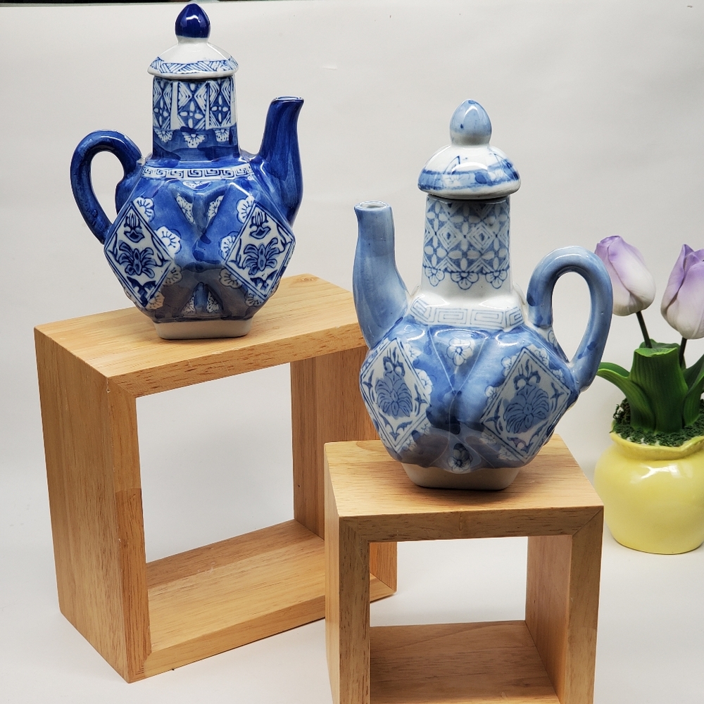 Coffee Teapot Chinese White and Blue Porcelain